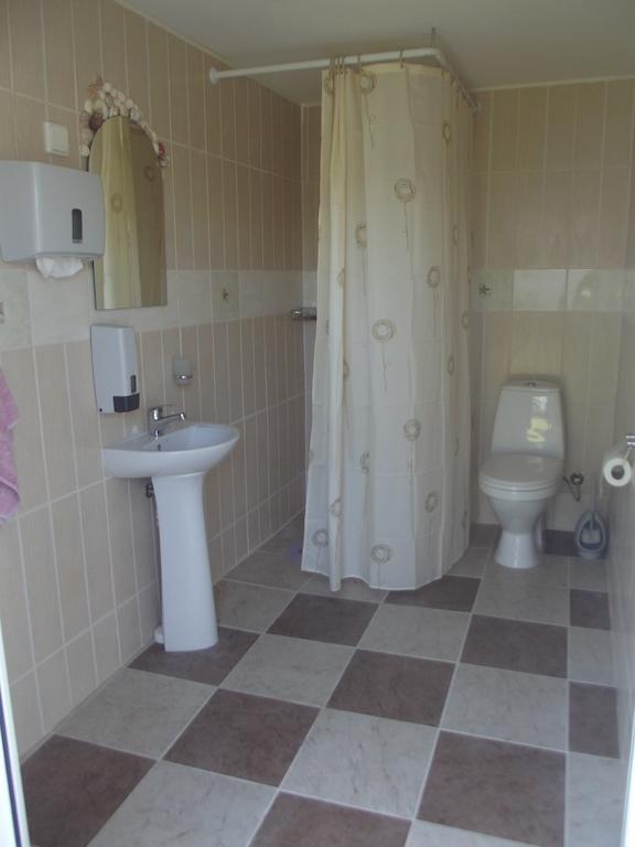 House In The Garden Hotel Пярну Стая снимка